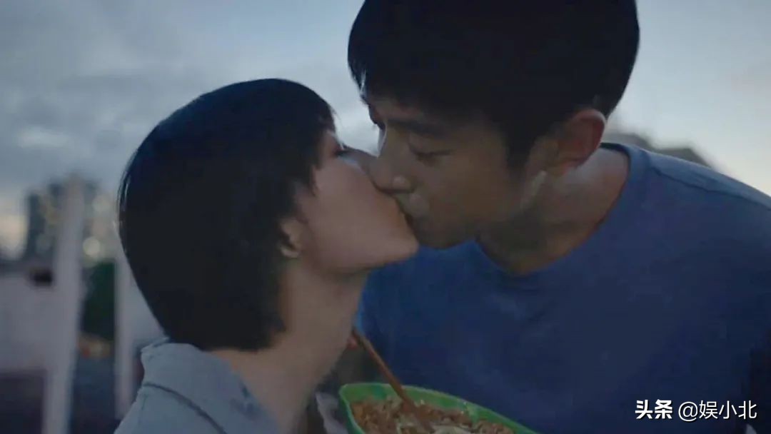 姐姐，你温柔如光，坚韧似钢，是我心中永远的榜样与骄傲。