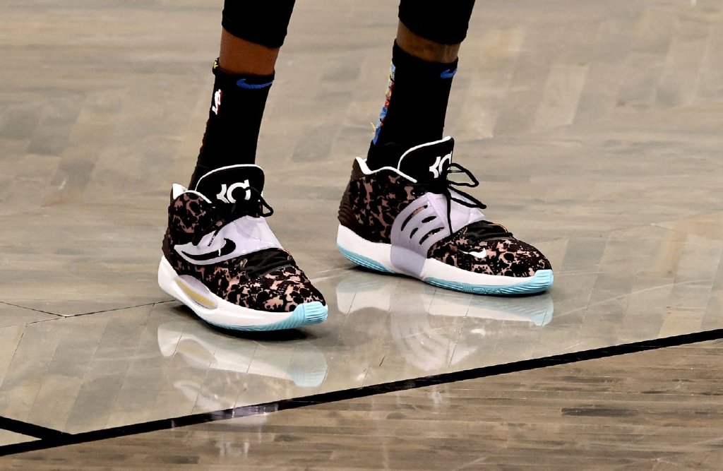 杜兰特上脚第14代战靴,颜值垮到不行,耐克不想玩了?