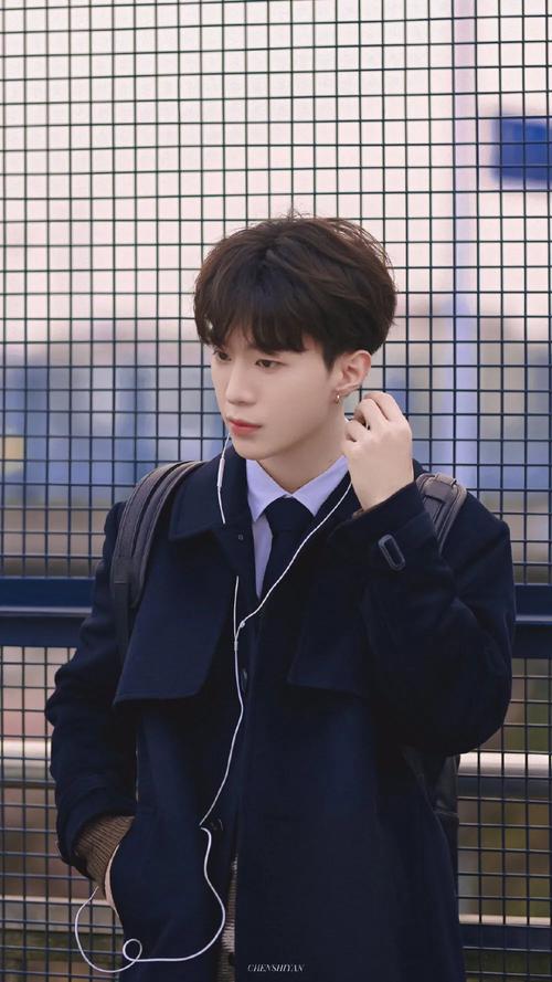 范丞丞发照片挣480万，他拍戏的剧组在南大以75元价格招学生群演