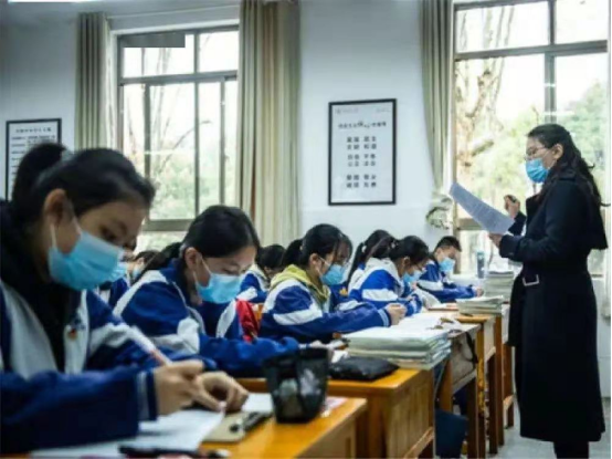 高考分数线有望下调，中等生很“吃香”，400分有希望上本科