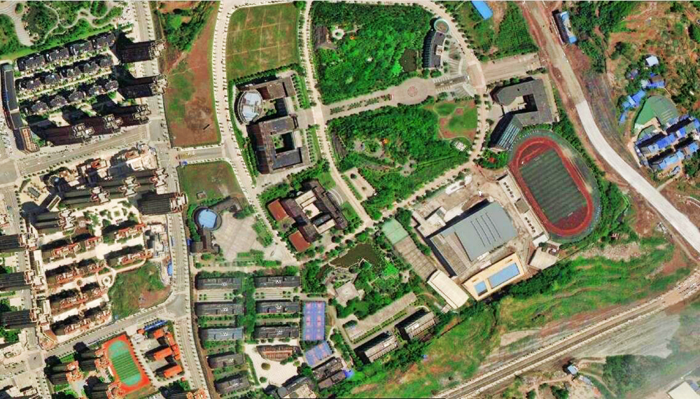 (南坝校区)首先是四川文理学院,乍听这个以四川冠名的学院,还以为在