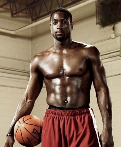 为什么nba的球员都有肌肉（有一种肌肉叫做NBA球员的胸肌！詹姆斯如钢铁，马龙胸肌堪称完美）