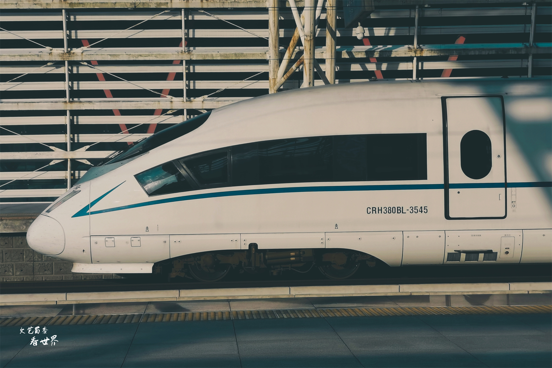 一趟高铁连通云南3个“过冬养老”胜地，北方人乐了，每年换着住