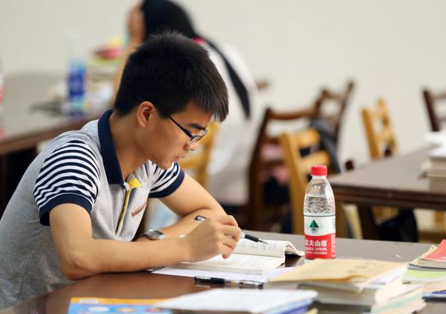 高考成绩只够上本科怎么办？学生不用担心，有的专科同样值得报考