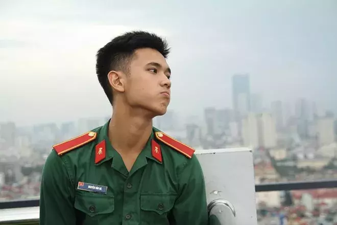 越南的帅哥都上交国家了?军营里这些兵哥哥颜值也太高了