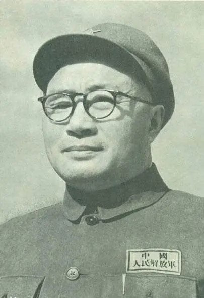 他是解放军手下败将，刘伯承为何三顾茅庐，请他执教南京军事学院