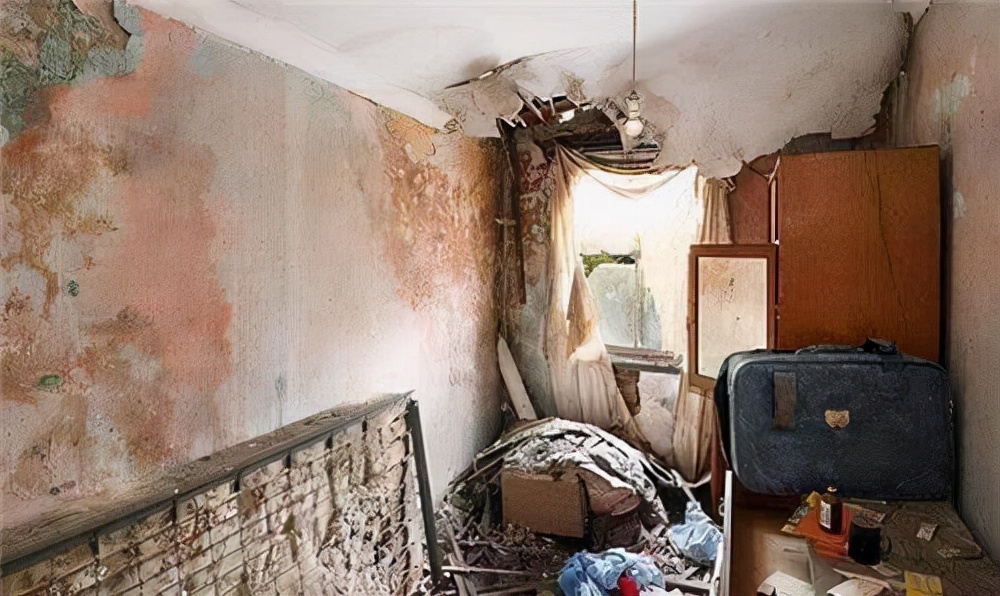 深山光棍为传宗接代，120元买下被拐大学生，两人与牲畜同住17年