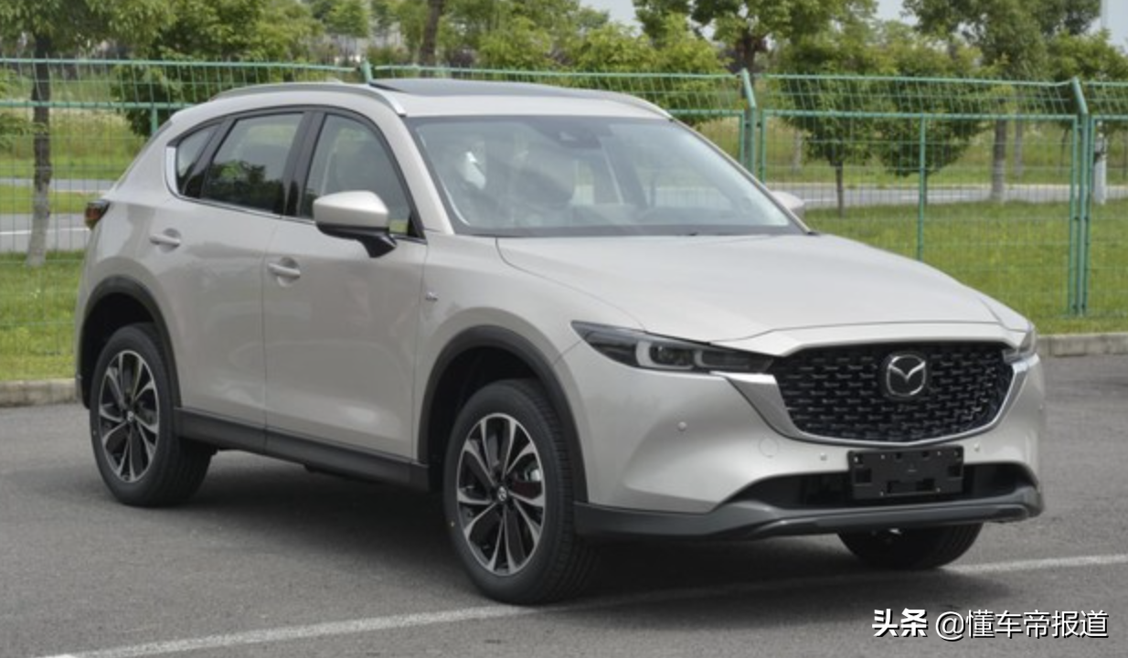 2022款馬自達cx-5前臉造型更兇對進氣格柵及大燈造型進行改動作為改款