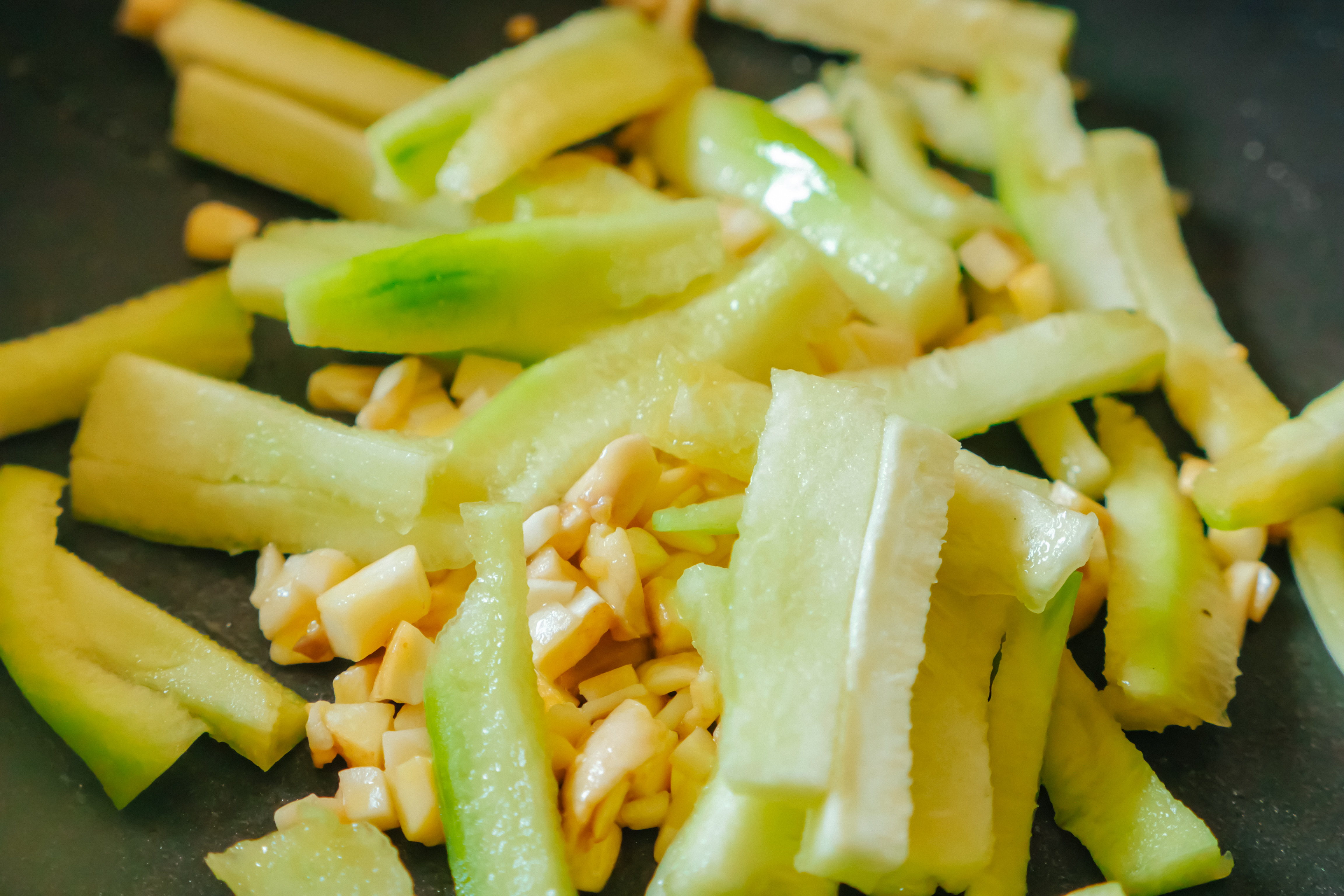圖片[5]-【雞肉絲瓜燜飯】做法步驟圖 簡(jiǎn)單易做又能解饞 孩-起舞食譜網(wǎng)