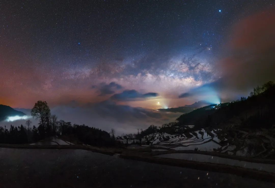 星空照片(“追星”8年，广西摄影师拍下璀璨星河，让无数人领略星空震撼之美)