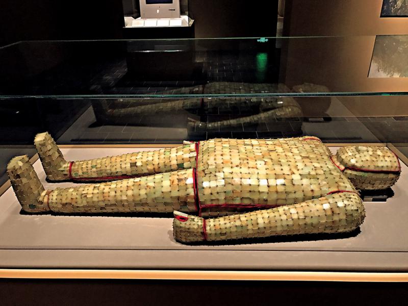 富商2万元伪造金缕玉衣，5位鉴宝专家估值24亿，致国家损失5亿元