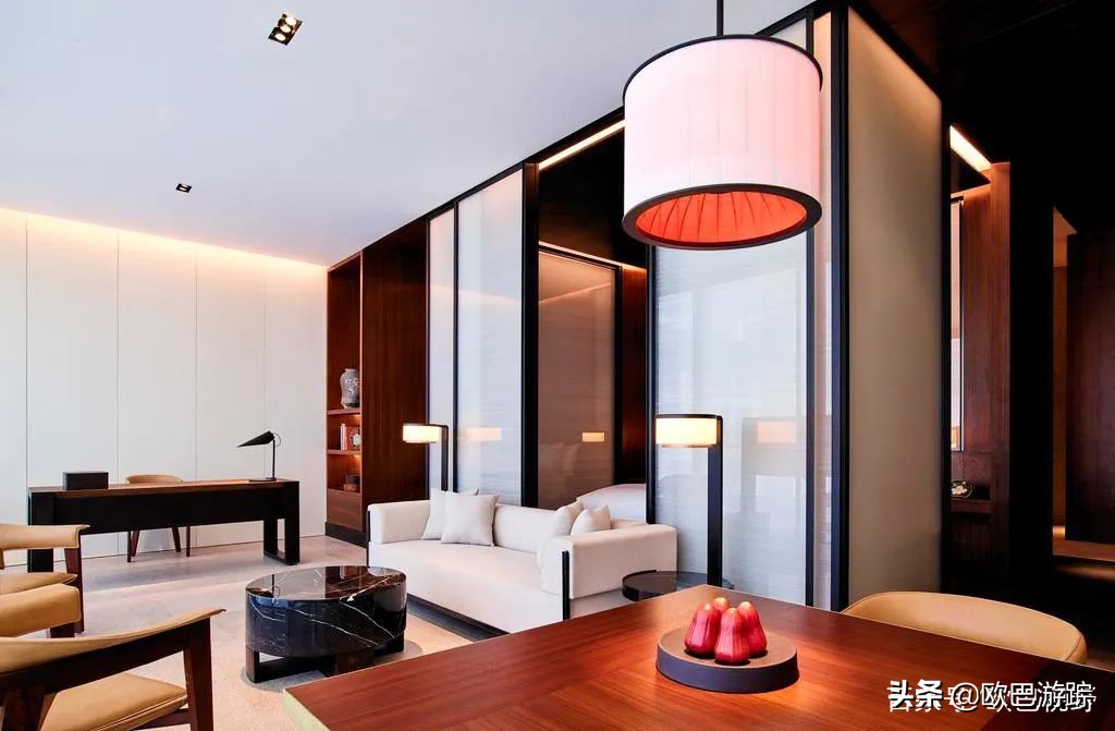 厦门这家奢牌酒店，毗邻繁华，却又遁于静谧迷人的港湾