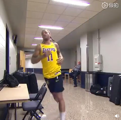 为什么nba球员不能穿长袖（断电！比斯利穿着训练裤就要上场比赛，差点吃到技术犯规！）