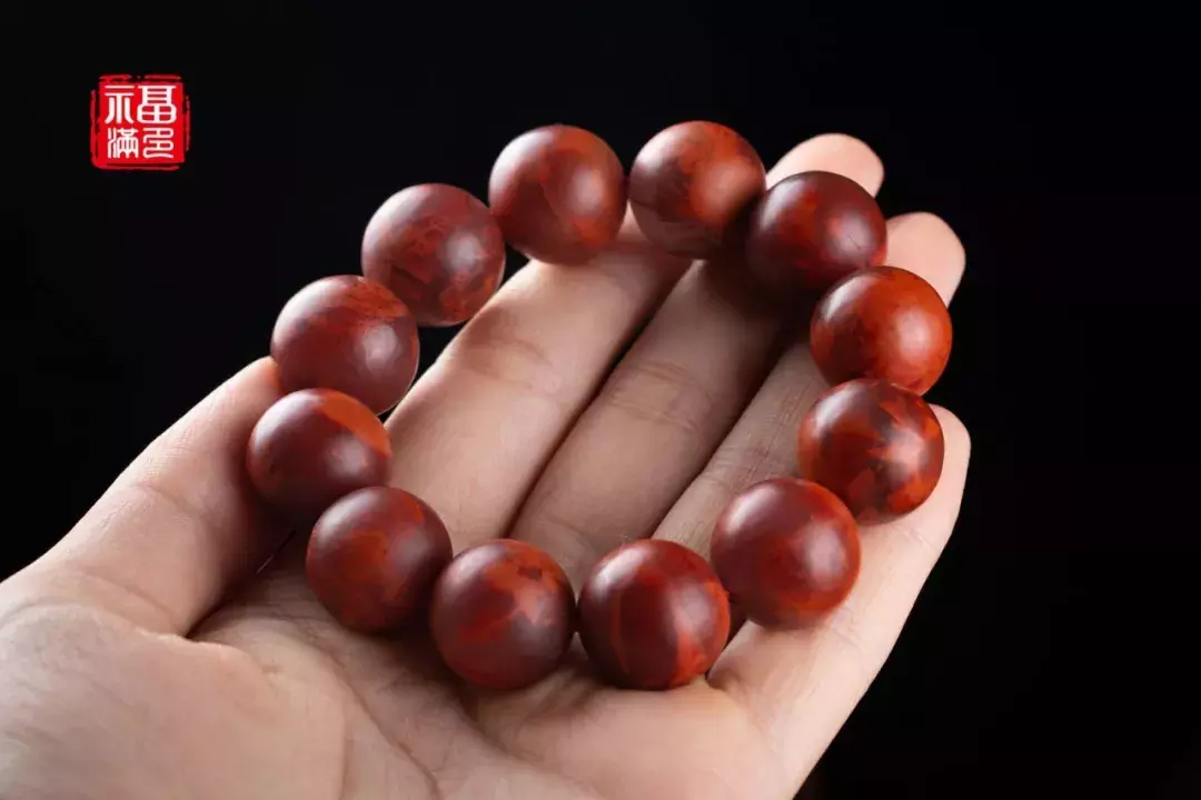 南红手串一串多少钱(铁皮南红手串包浆前后) 第2张