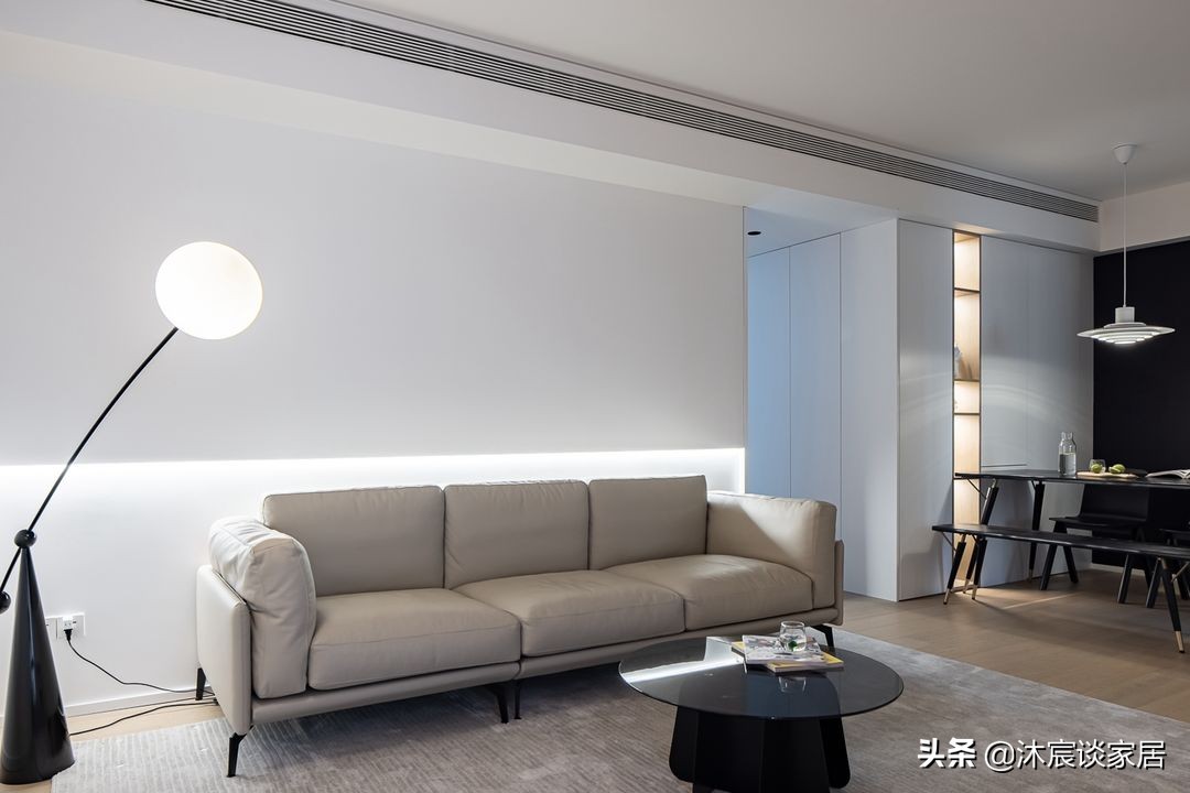 发现一套简洁大方的家，全屋没有一丝多余装饰，真是越简单越高级