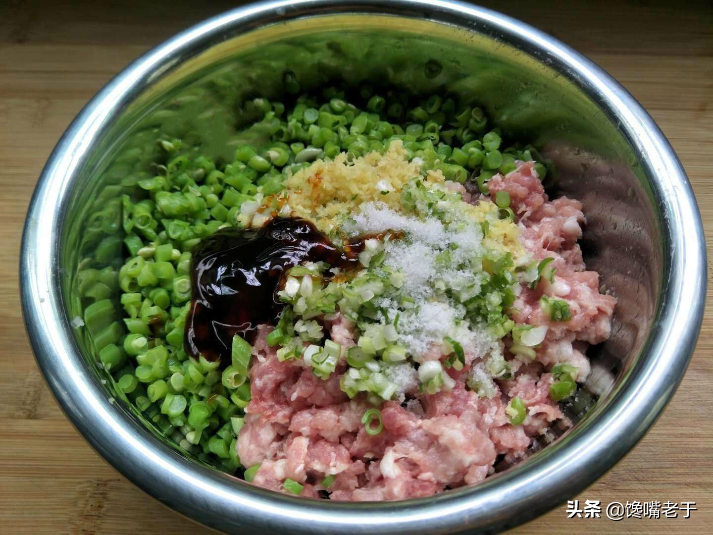 过年包肉馅饺子，牢记加1水2黑和2油，肉馅鲜嫩多汁，喷香喷香