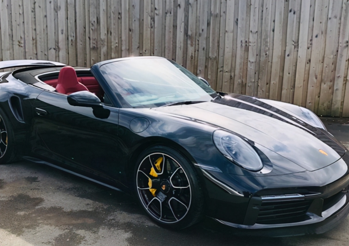 敞篷保时捷911实拍！3.8T引擎爆发478kw，新造型比法拉利帅气