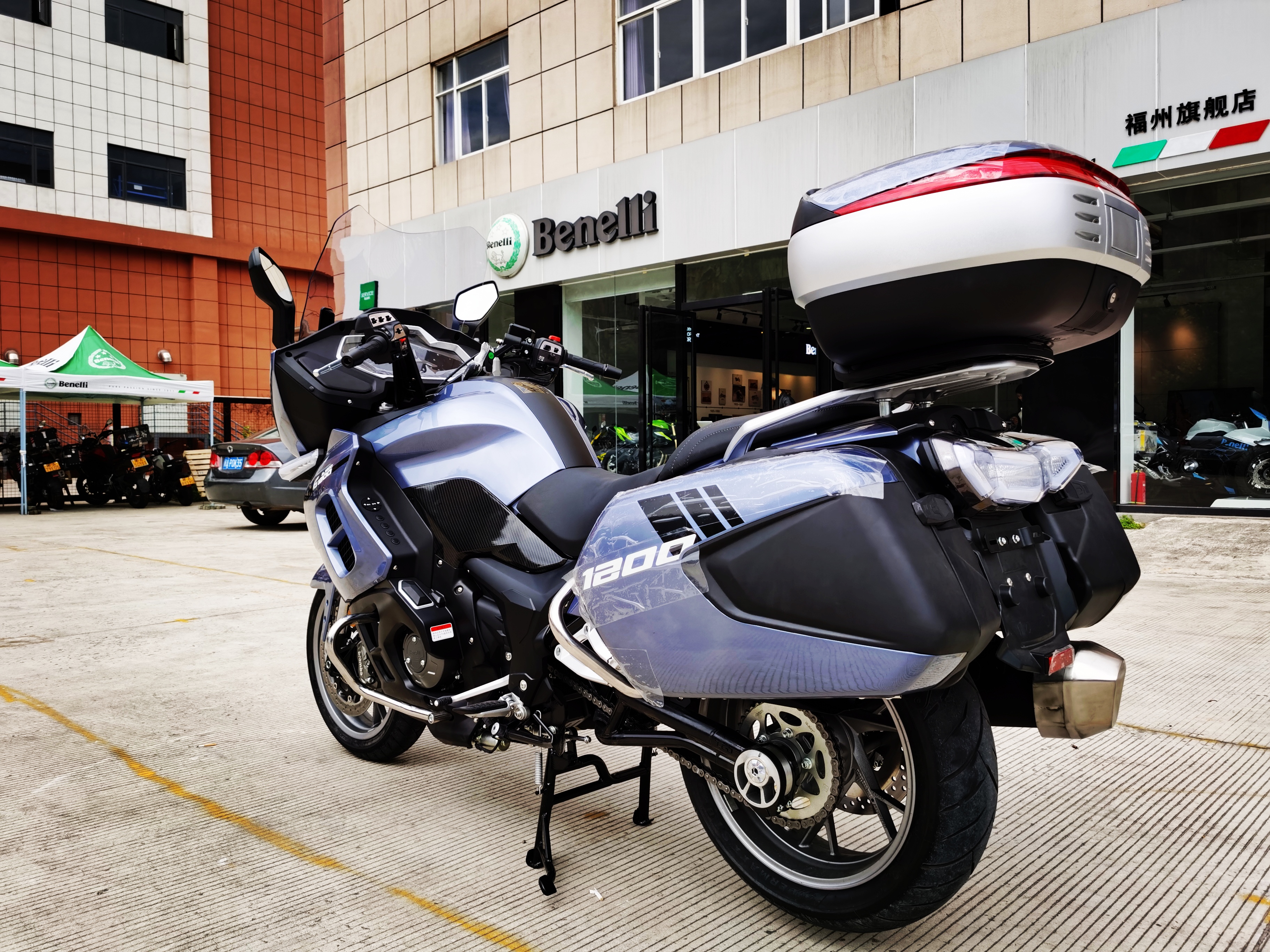 贝纳利1200gt发动机:1209cc的直列三缸水冷引擎,拥有和宝马最新r1250