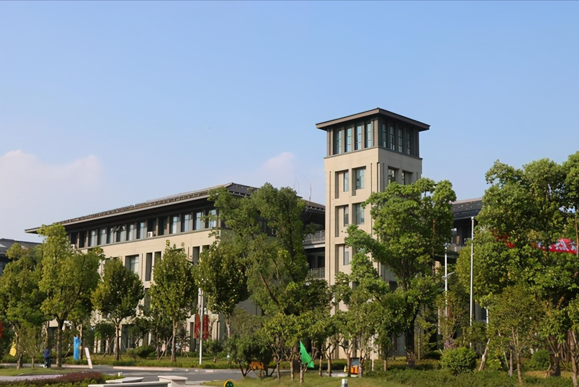 我国“六大师范”大学，均为教育部直属，其中两所为985重点院校