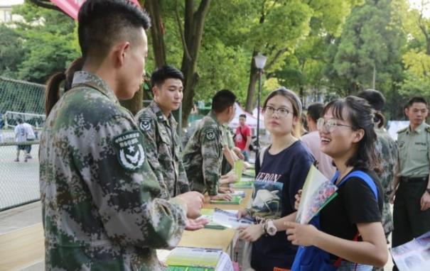 2021征兵要求有变化，这几种情况或将无法通过政审，大学生要留意