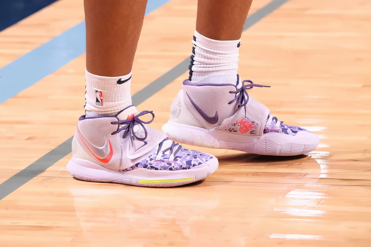 nba穿李宁鞋的球员有哪些（NBA球员上脚：詹姆斯2双签名鞋，巴特勒穿李宁驭帅14？）