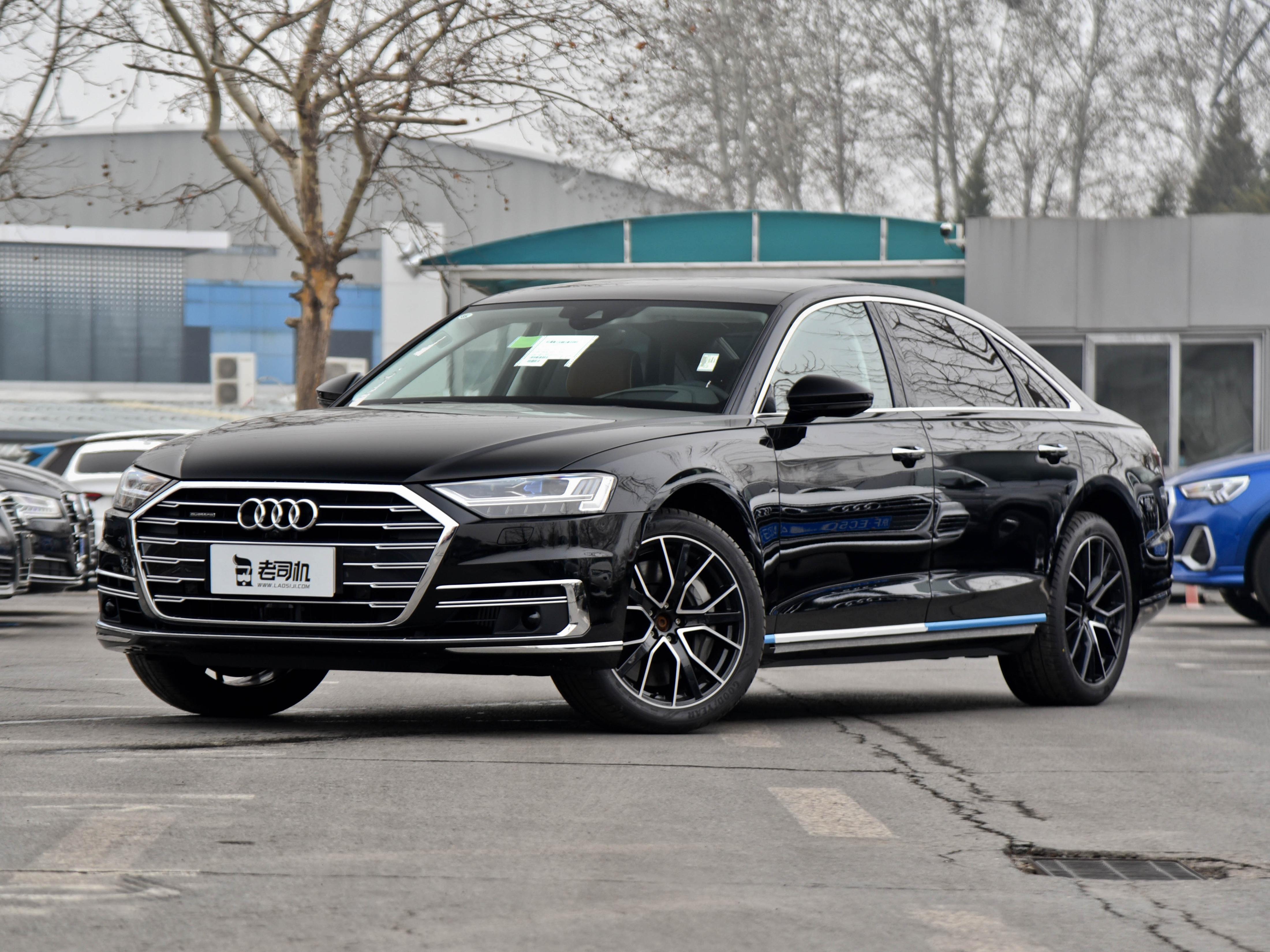 原装进口“大号奥迪A6L”，后排带冰箱和按摩，带你看奥迪A8