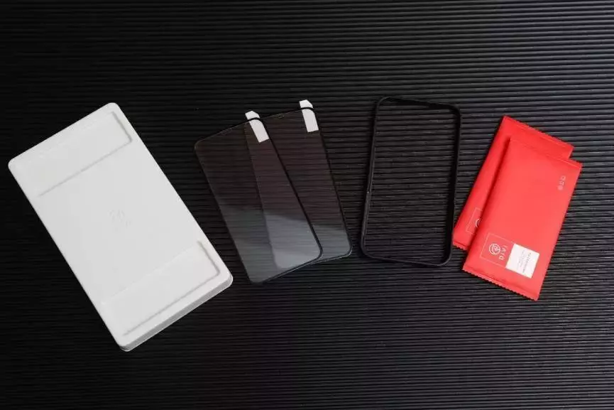 变着方法弄碎我的iPhone手机膜-17款钢化玻璃膜大横评