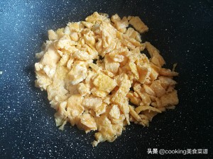 豌豆炒鸡蛋的做法（3步学会家常鸡蛋菜谱）