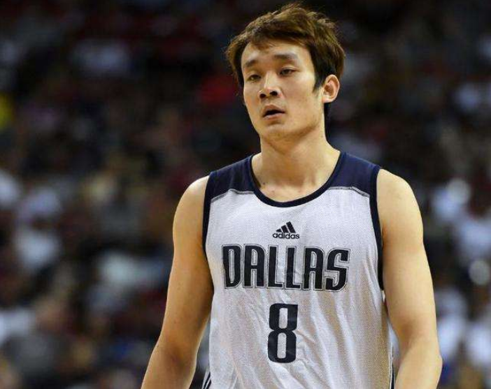為什么有nba短袖球衣（為何NBA聯盟不顧球員反感，一定要穿短袖球衣？說出來別不信）