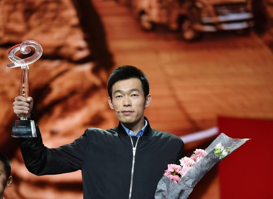 秦玥飞：放弃百万高薪回国当村官，月薪一千没房没车，这是失败吗