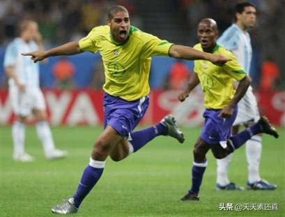 2014年巴西队阵容（单论纸面实力，新世纪五届世界杯，哪支巴西队最强？）