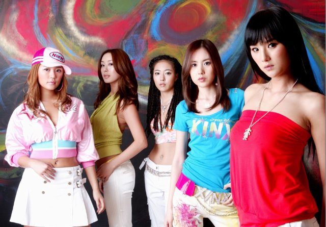 初三的时候,偶然参加地区内举办的女团选秀大赛后,沈恩珍在舞蹈组比赛