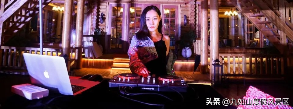 露营就是睡进帐篷？NONONO，这届年轻人都这么玩