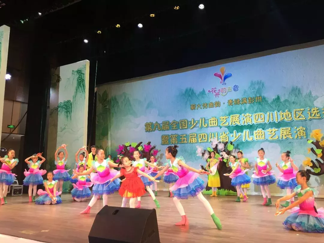 创校20年的这所学校，凭什么“出圈”？