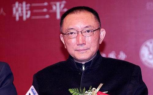 向华强为啥不敢动周星驰?星爷背后靠山浮出水面,难怪向太只敢动嘴
