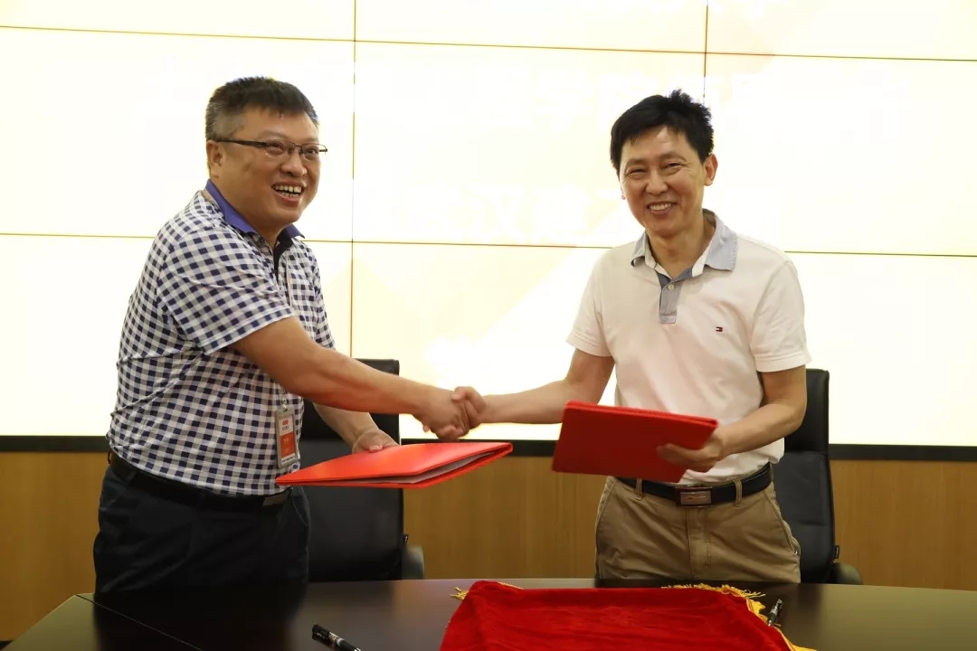 武汉建工与武汉大学共同谱写校企合作新篇章