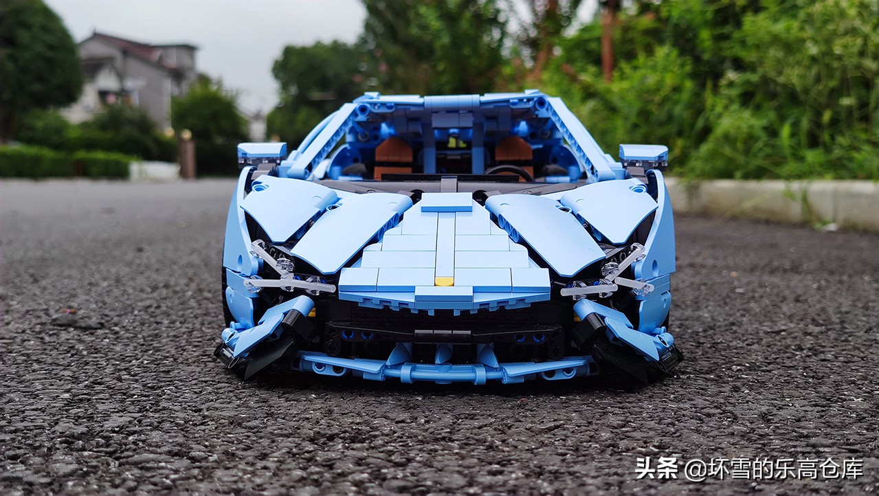 外观霸气，玩点有趣：开箱宇星模王超级跑车，你能认出原型吗？