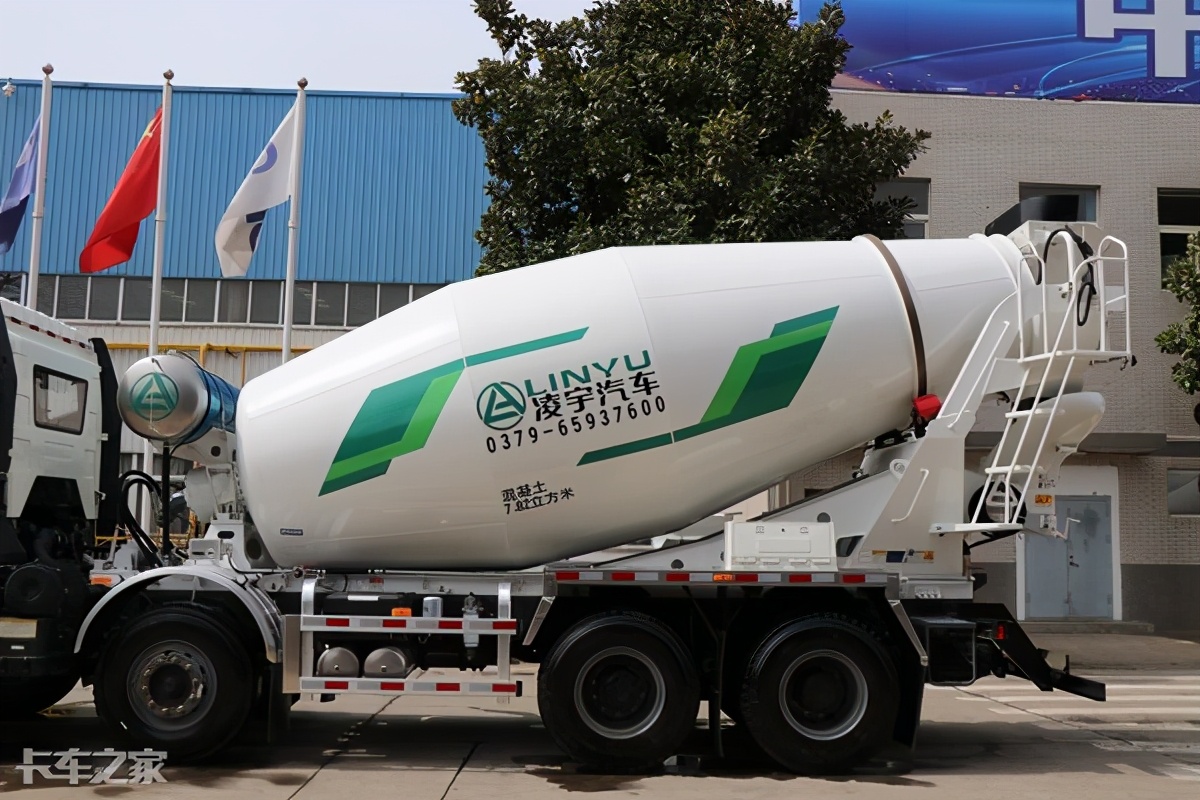 全新解放J6P搅拌车，与中集凌宇共同开发，强强联合更可靠