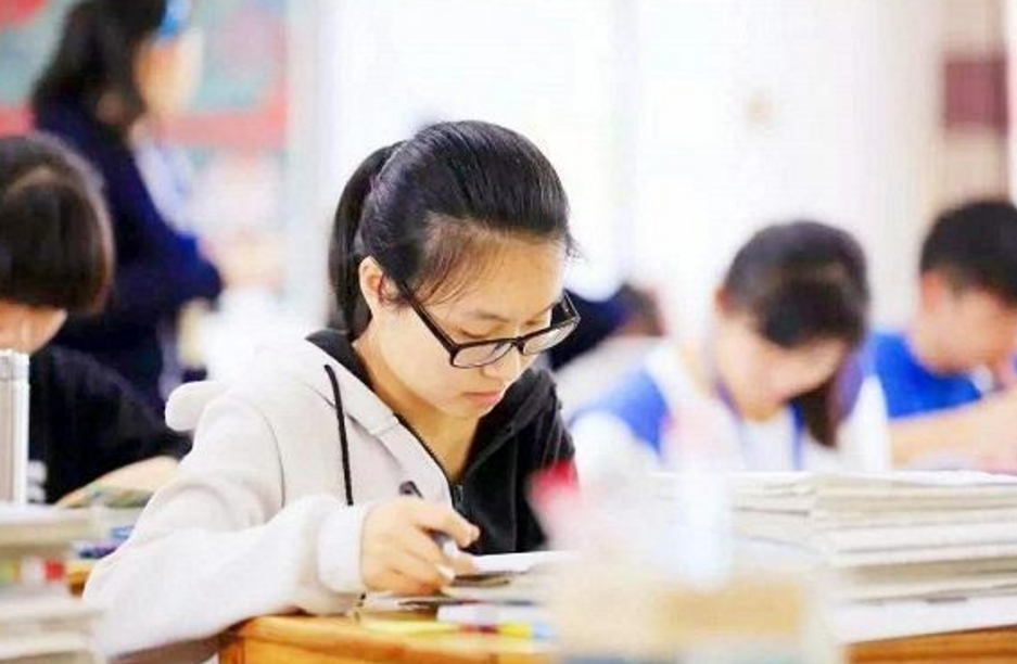 娱乐圈“隐形押题王”，钟汉良曾押中高考作文题目，命题组都慌了