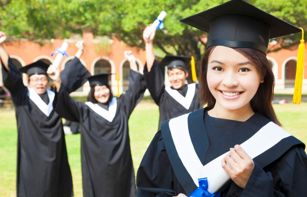 大学生逐渐沦为社会底层的背后，暗藏了多少辛酸？未来该如何改变