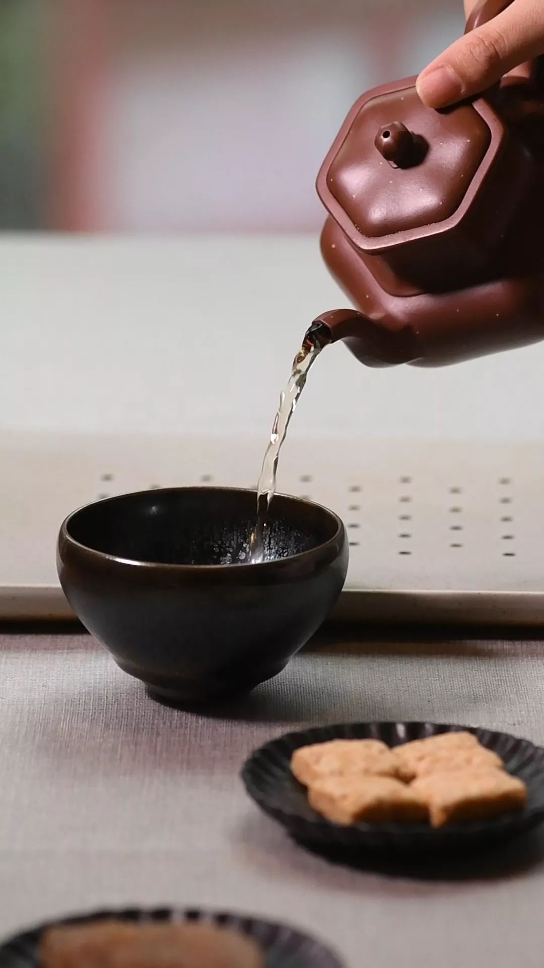 一杯子一辈子,喝茶用自己的品茗杯,不仅是考虑到卫生的需求,更是一种