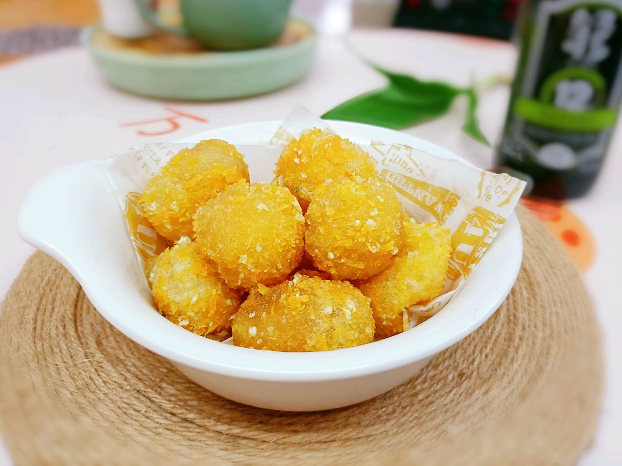 土豆团一团做成丸子,下锅一炸,外酥里嫩,金黄超诱人小编作为一个2022