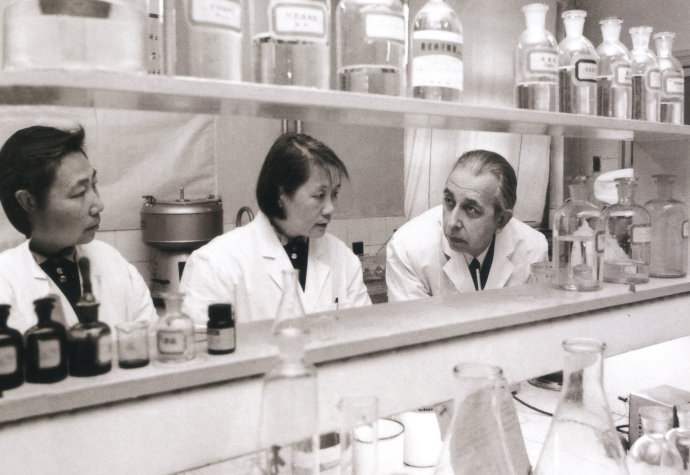 中国学生对汉斯·米勒说：如果你想参加反法西斯战争，就去中国吧