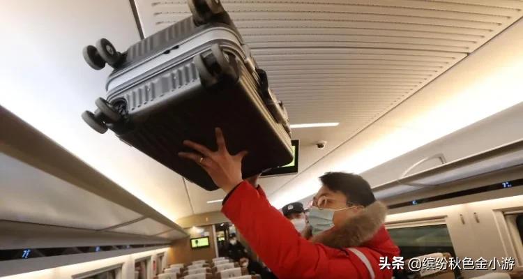 二等座可以放28寸的行李箱吗,高铁二等座放行李箱的位置在哪里?