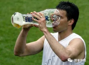 你以为运动后喝点酒真的解乏吗？