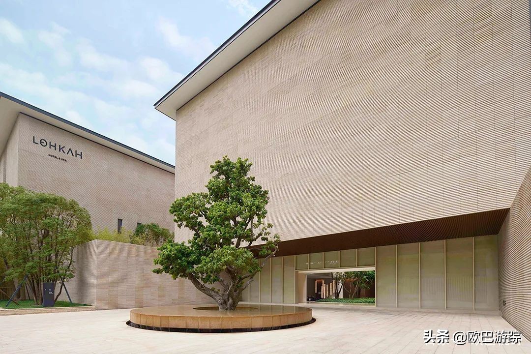 厦门这家奢牌酒店，毗邻繁华，却又遁于静谧迷人的港湾