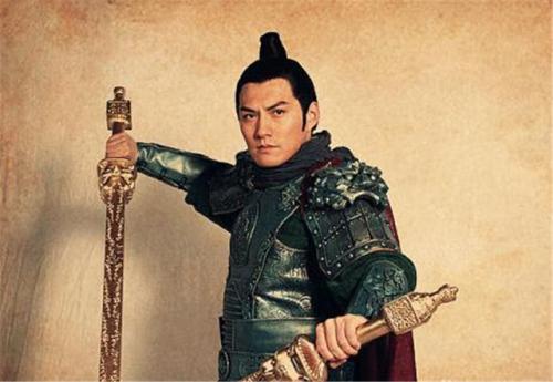 第十七条:皂袍大将尉迟恭.兵器雌雄双鞭,一条81斤.