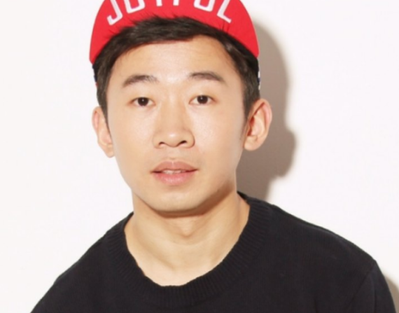 其貌不扬却被星爷看中，被谢娜力捧，综艺咖杨迪的不幸与幸