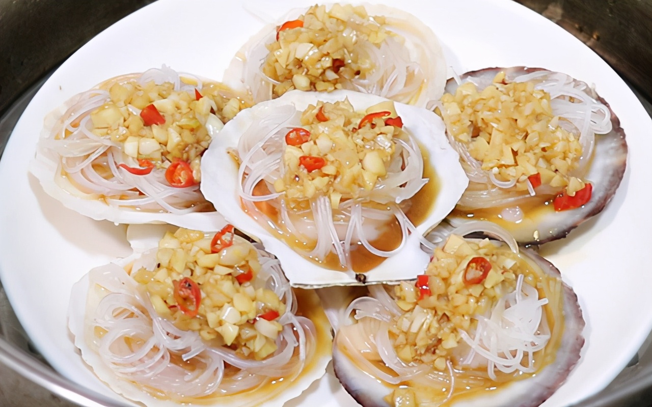 粉丝蒸扇贝蒜蓉做法（教你做道高颜值的拿手菜）
