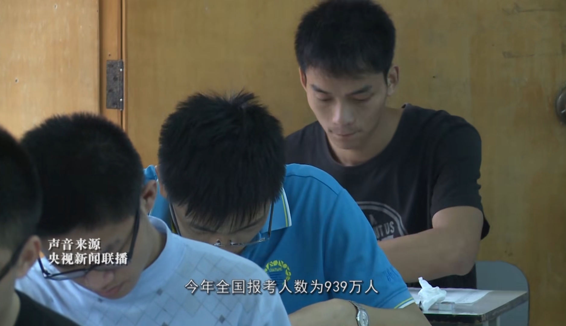 33岁，即将第12次参加高考，到底是执着，还是“怯懦”？